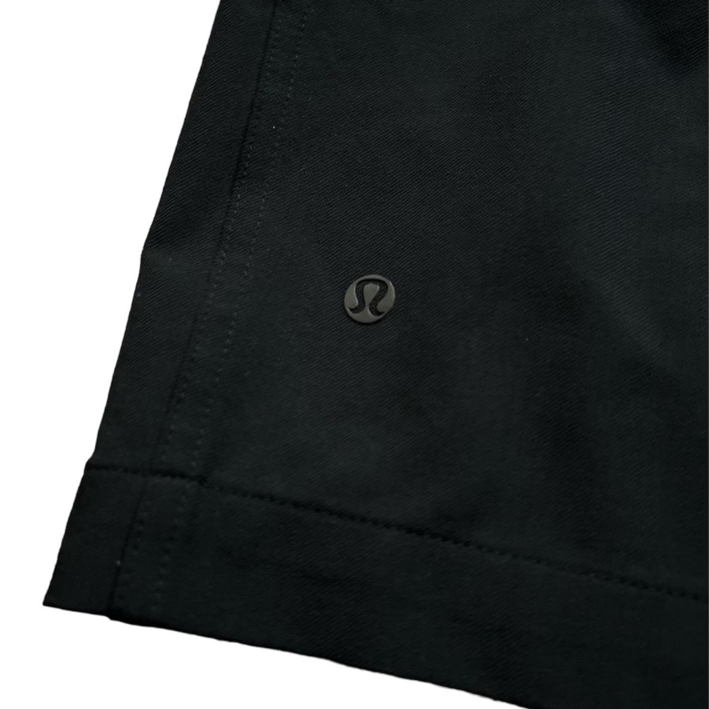 Lululemon Mens Shorts in Black Size 32